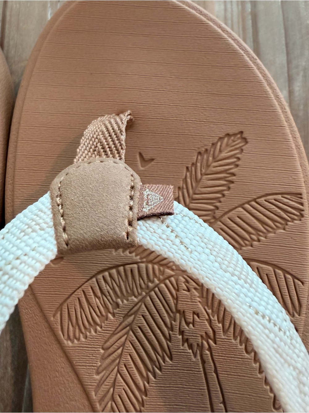 Roxy Gianna II Cream & Tan Flip Flop Beach Vacation (Size 9) - Picture 6 of 14